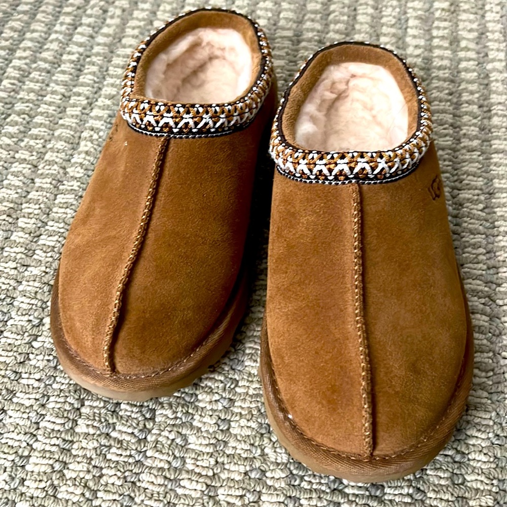 NWT UGGS TASMAN SLIPPERS